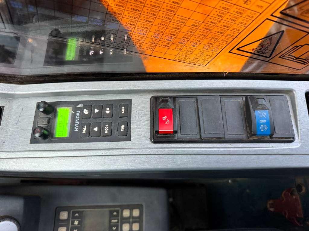 Hyundai HX235 LCR - Extra Bucket / Automatic Greasing Photo 15