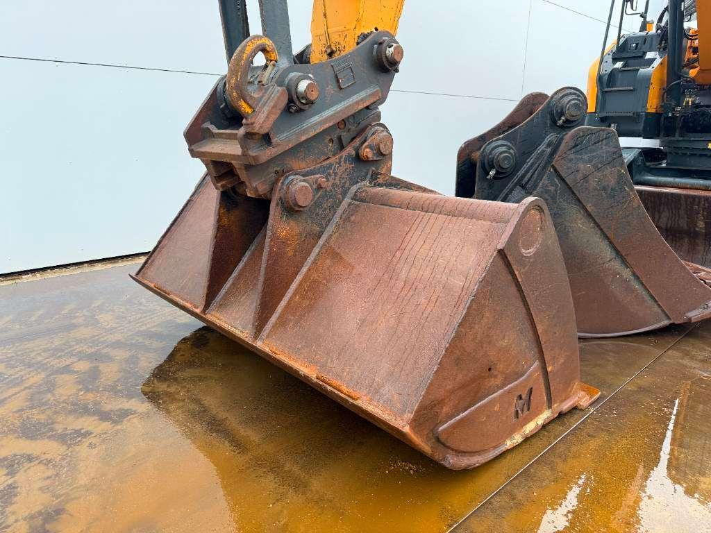 Hyundai HX235 LCR - Extra Bucket / Automatic Greasing Photo 22
