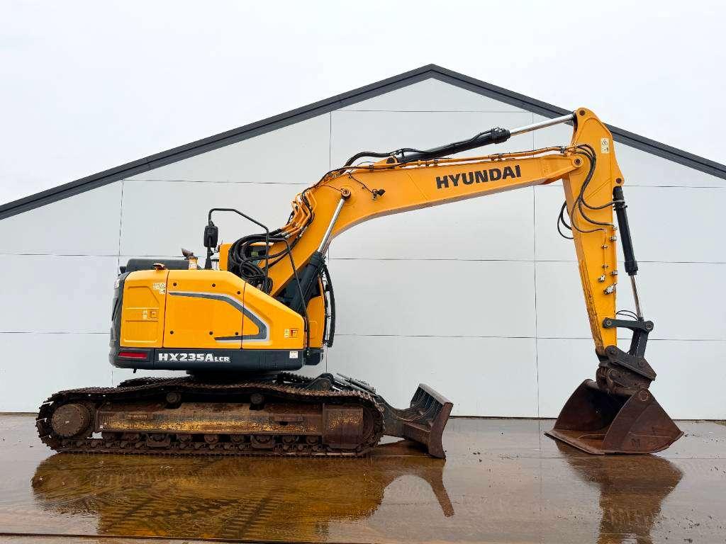 Hyundai HX235 LCR - Extra Bucket / Automatic Greasing Photo 6