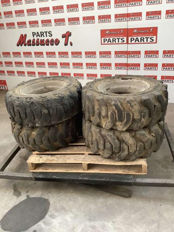 Pneu avec jantes pour Haulotte H15 SDX Photo 1
