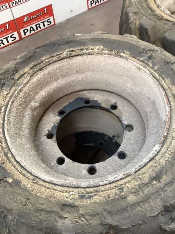 Pneu avec jantes pour Haulotte H15 SDX Photo 3