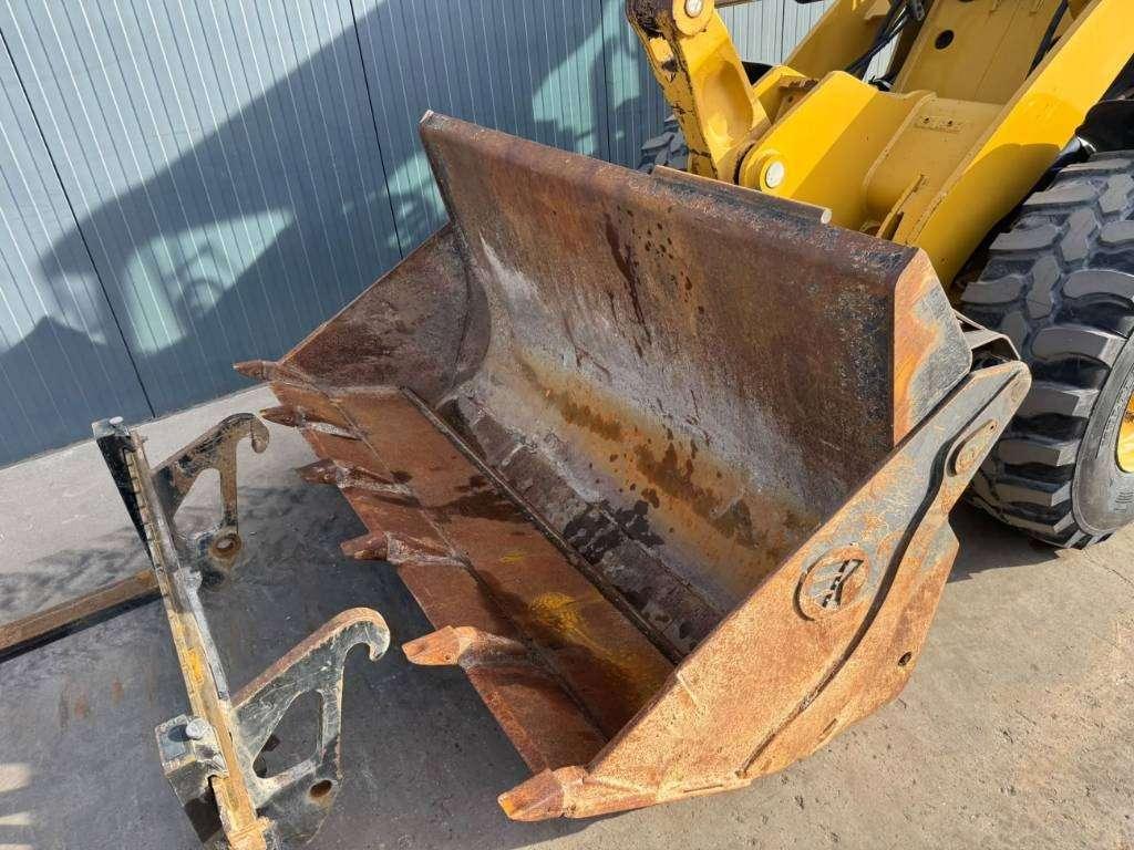 Caterpillar 906M Photo 12
