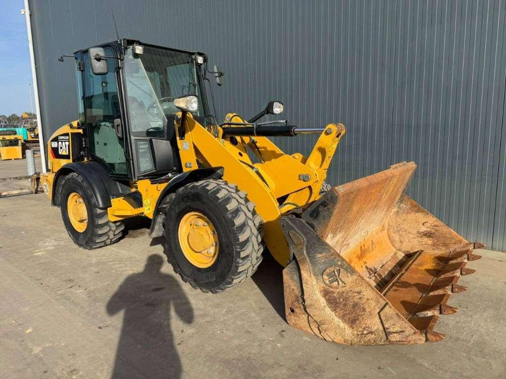 Caterpillar 906M Photo 2