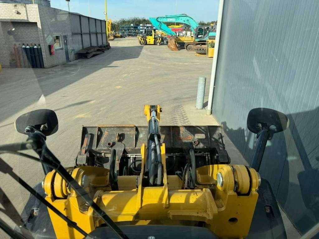 Caterpillar 906M Photo 30
