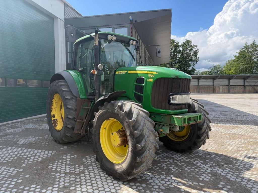 John Deere 7530 PowerQuad Photo 2