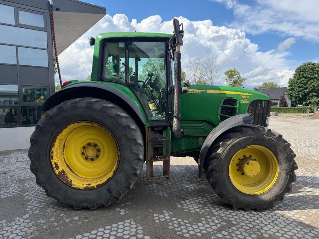 John Deere 7530 PowerQuad Photo 4
