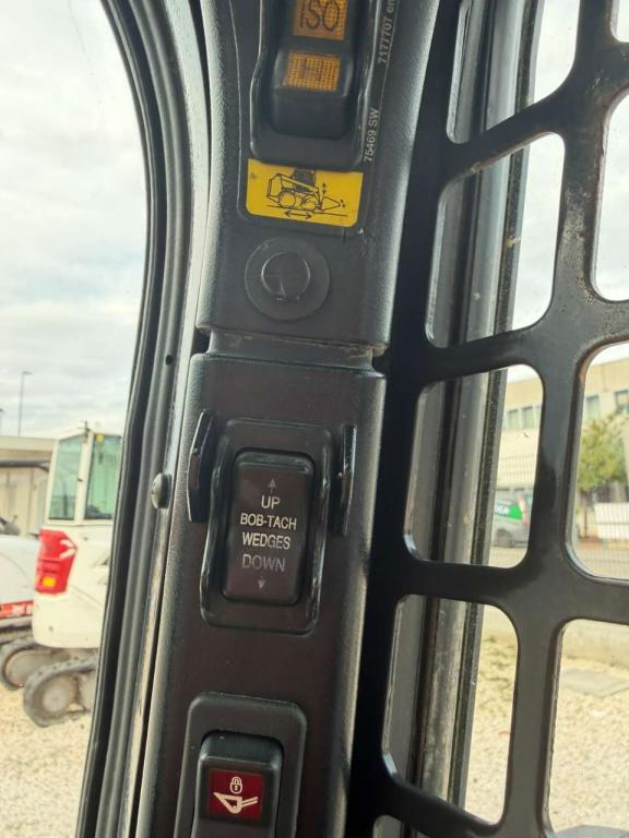 Bobcat T770 Photo 9