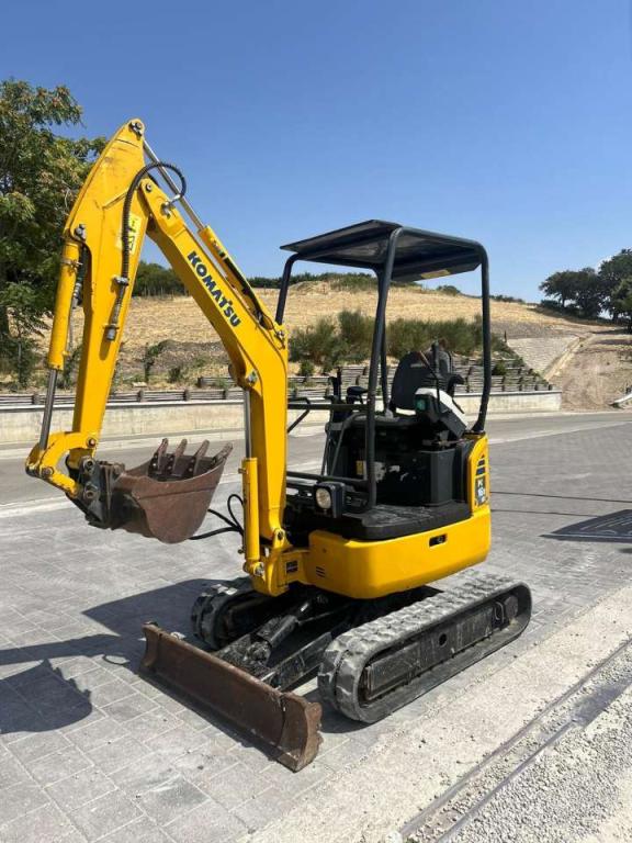 Komatsu PC16R-3HS Photo 1