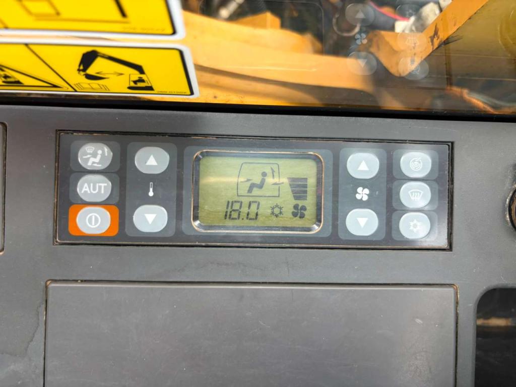 Caterpillar 320FL Photo 25