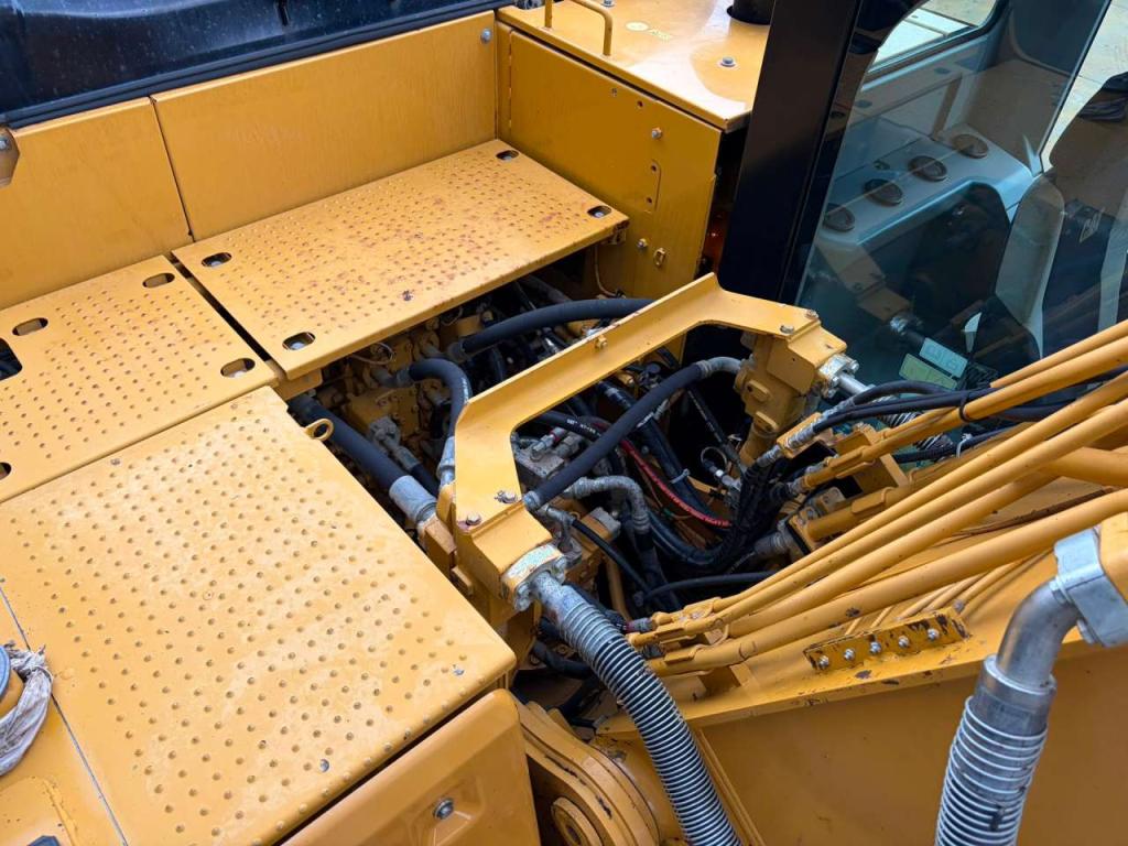 Caterpillar 320FL Photo 29