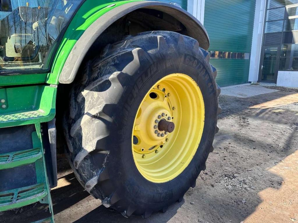 John Deere 8120 Powershift Photo 8