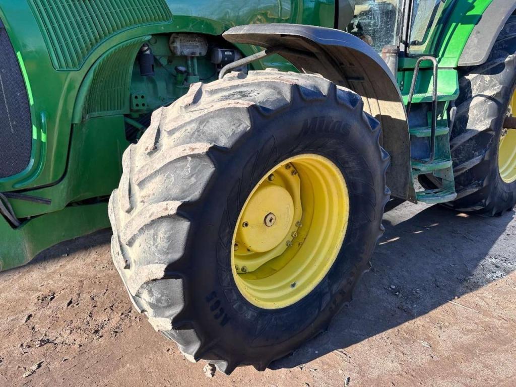 John Deere 8120 Powershift Photo 9