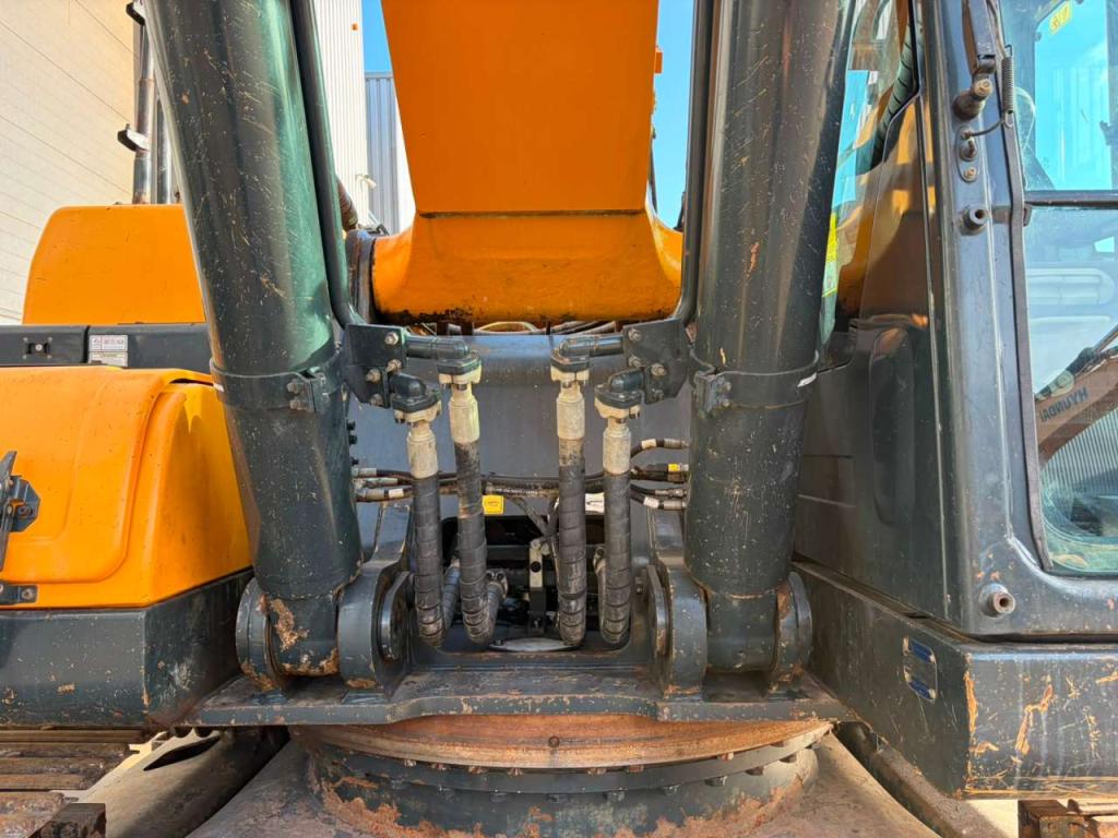 Hyundai HX330NL Photo 10