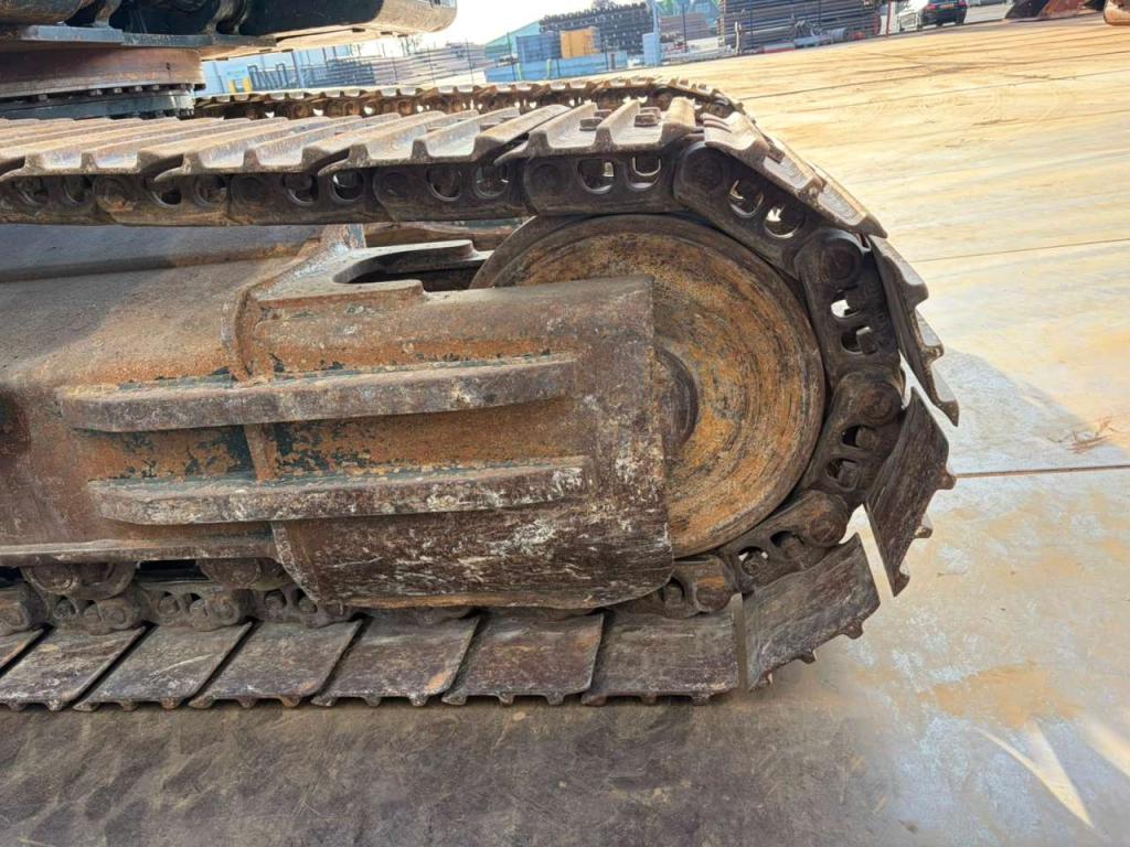 Hyundai HX330NL Photo 16