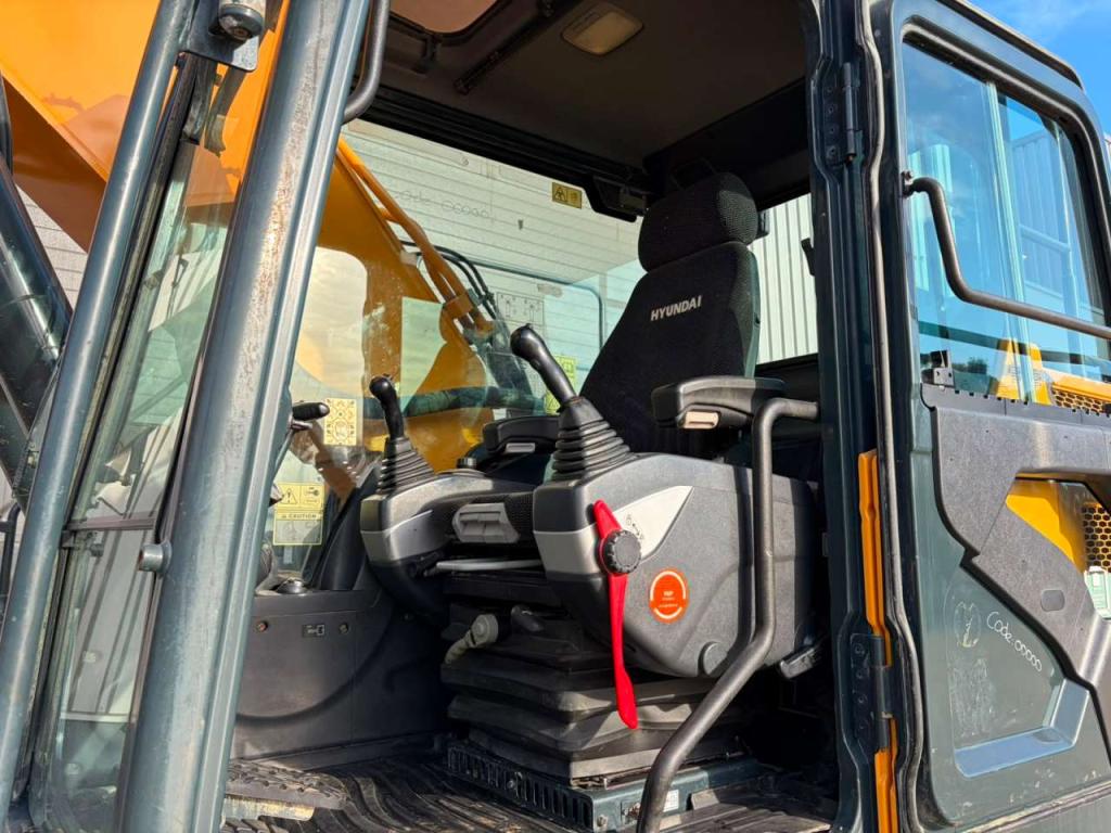 Hyundai HX330NL Photo 20