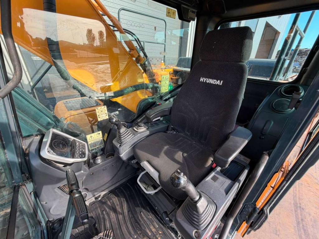 Hyundai HX330NL Photo 21