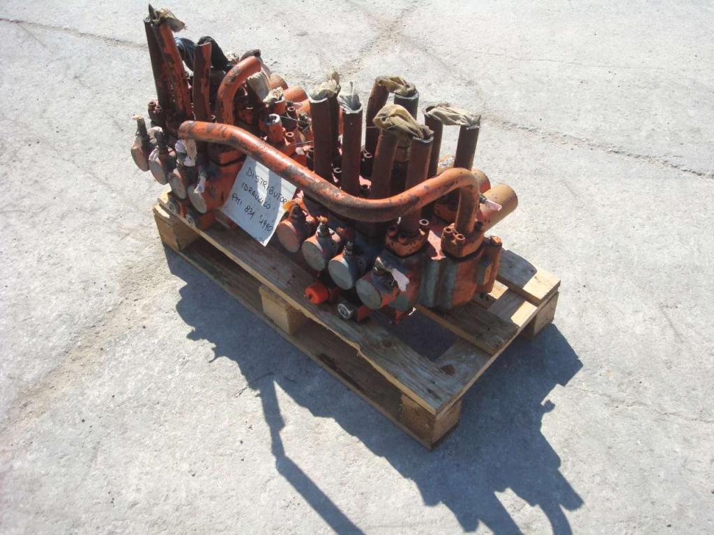 Distributeur hydraulique pour PMI 834 Photo 2
