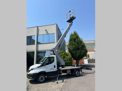 Cela Essential 18T en vente par Bini Gru Srl