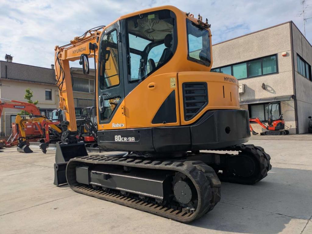 Hyundai R80CR9 Photo 2