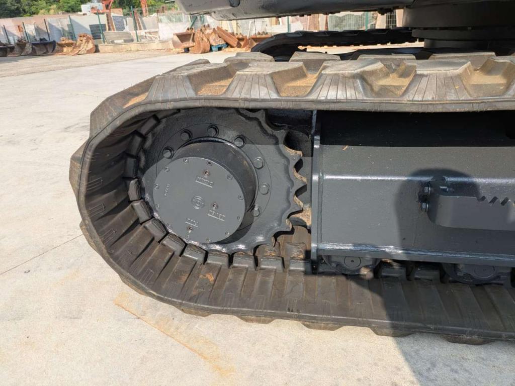 Hyundai R80CR9 Photo 5