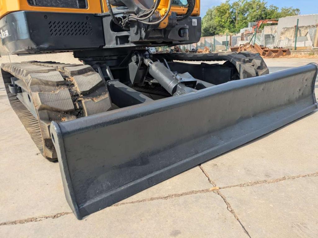 Hyundai R80CR9 Photo 6