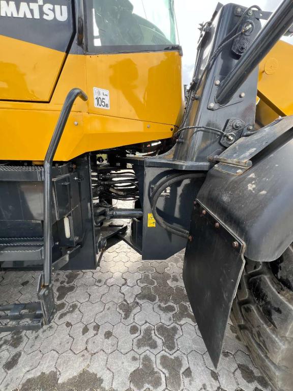 Komatsu WA320-7 Photo 13