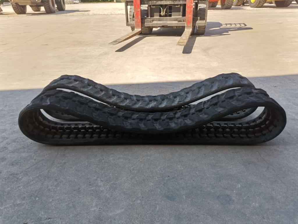 Chenille caoutchouc pour Caterpillar 301.7CR Photo 2