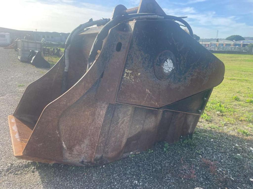 MB CRUSHER BF90-3 Photo 2