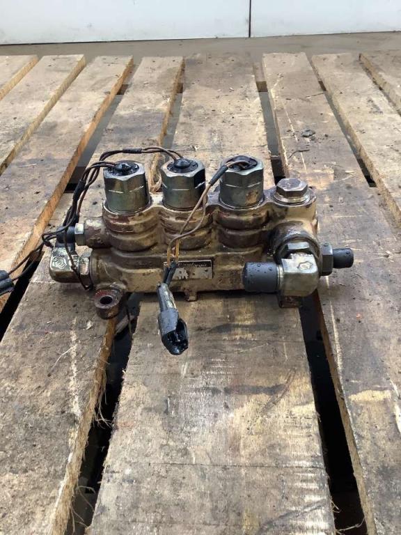 Soupape hydraulique pour Fiat Hitachi FH200E Photo 1