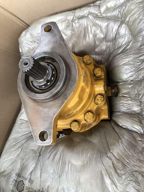 Komatsu Moteur de rotation pour Komatsu PC180-3 Photo 1