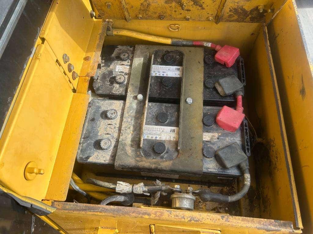 Caterpillar D7R II Photo 16