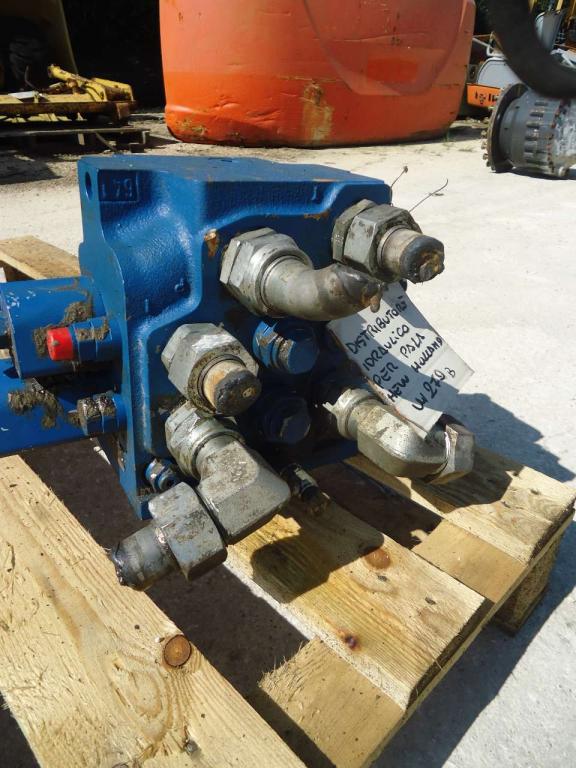 Distributeur hydraulique pour New Holland W270B Photo 4