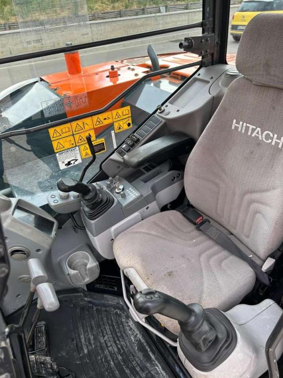 Hitachi ZX85USB-5A Photo 5