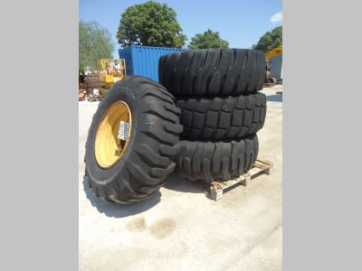 Pneu avec jantes pour Venieri 12.23 en vente par OLM 90 Srl
