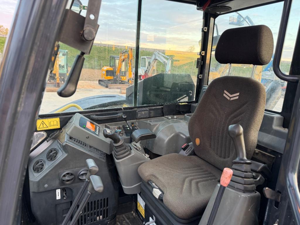 Yanmar SV100 Photo 7