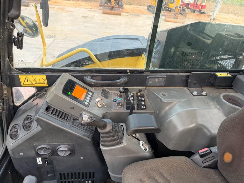 Yanmar SV100 Photo 8