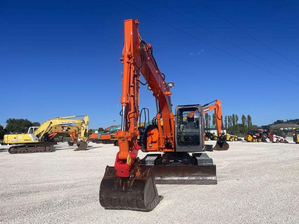 Hitachi ZX135 US Photo 1