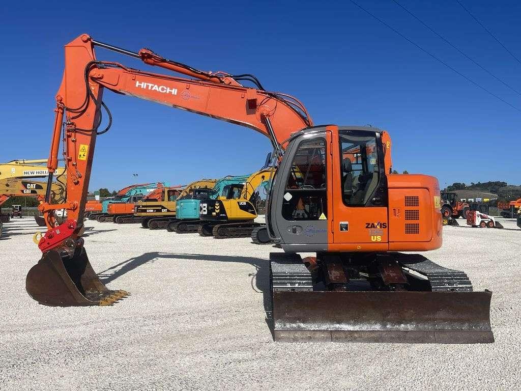 Hitachi ZX135 US Photo 2