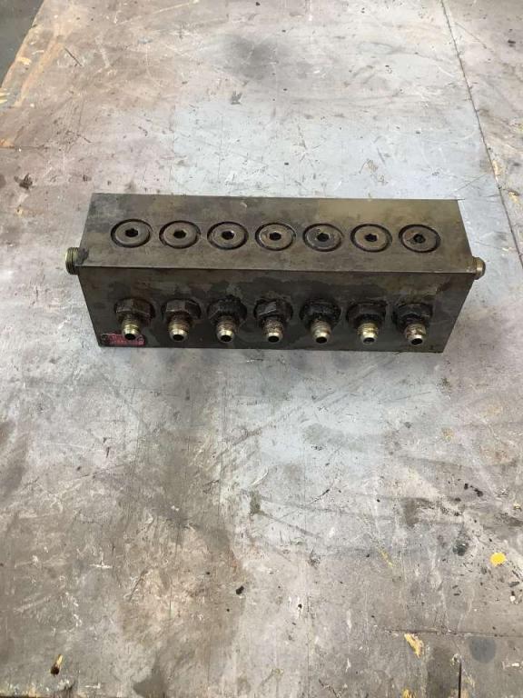 Distributeur hydraulique pour Fiat Hitachi EX 235 Photo 1