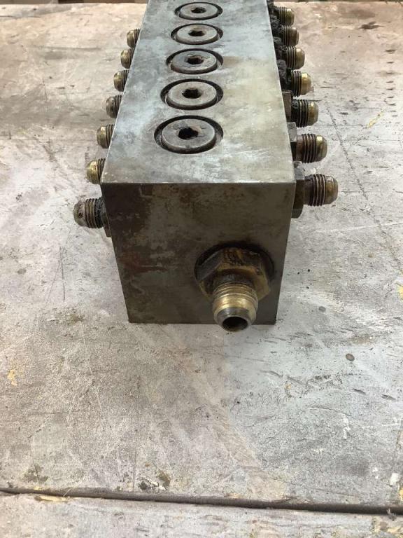 Distributeur hydraulique pour Fiat Hitachi EX 235 Photo 4