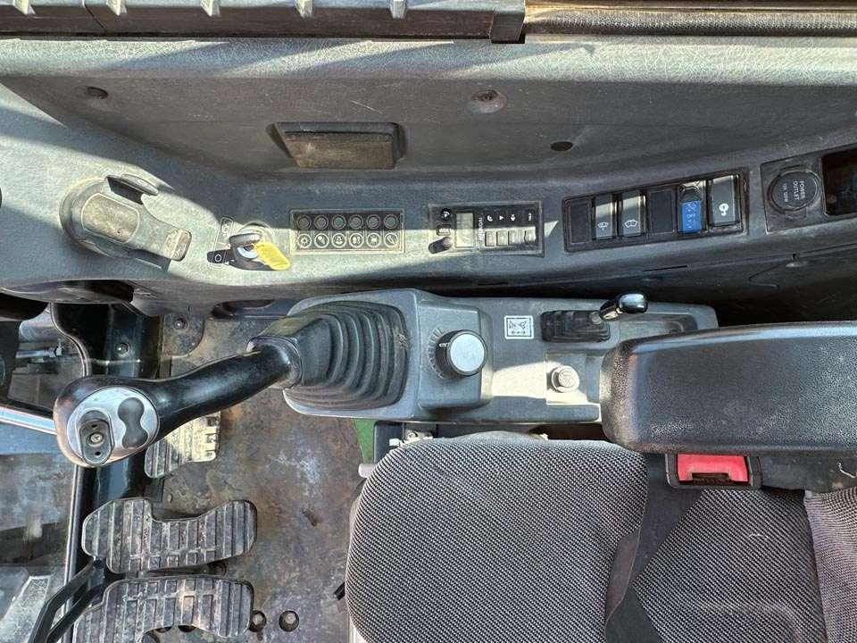 Hyundai ROBEX 80CR-9A Photo 15