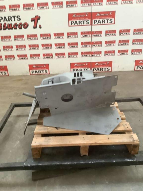 Parti carrozzeria varia pour Hitachi ZAXIS 135US Photo 3