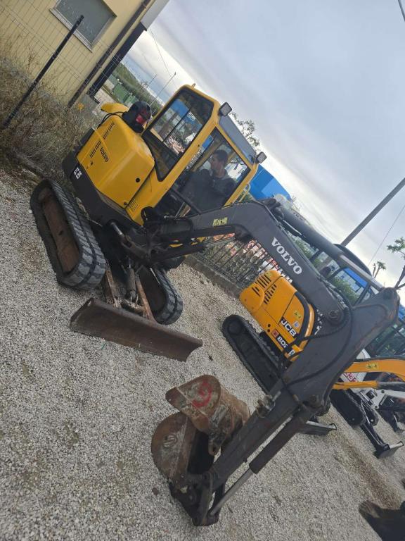 Volvo 25 Photo 1
