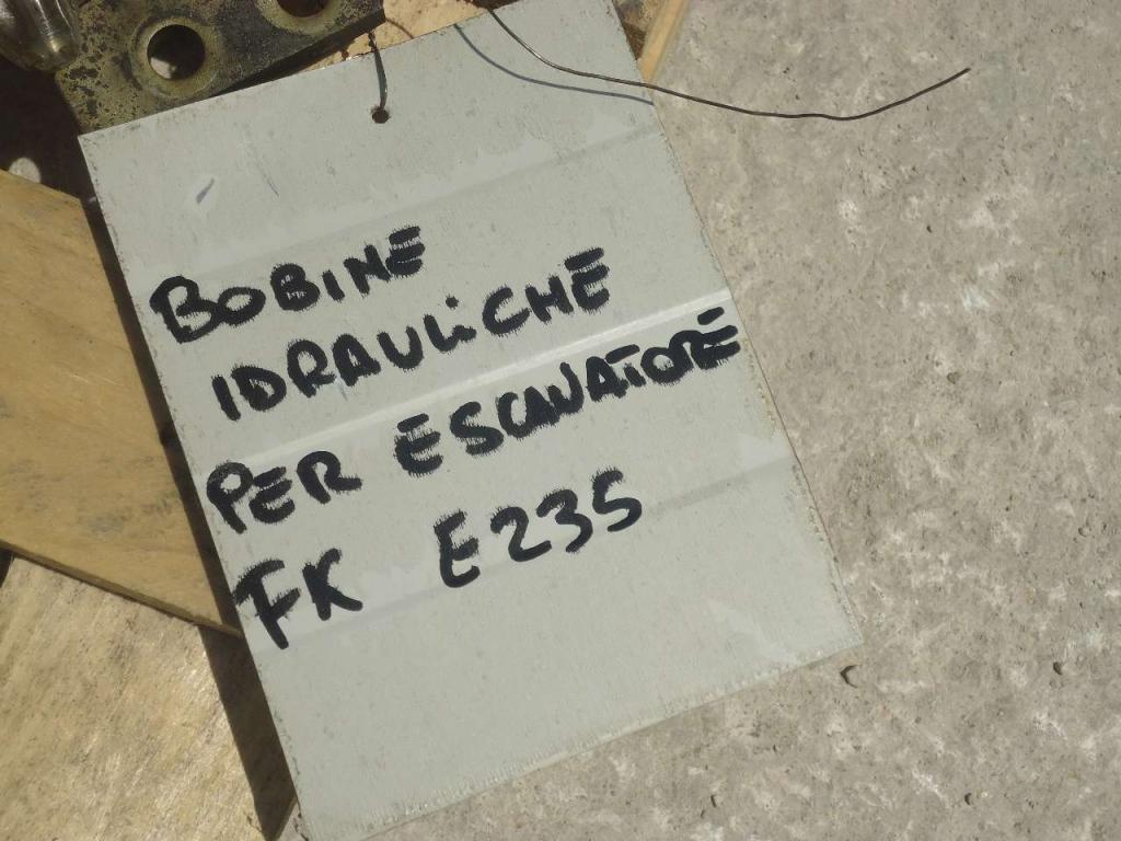 Bobines hydrauliques pour Fiat Kobelco E235 Photo 3