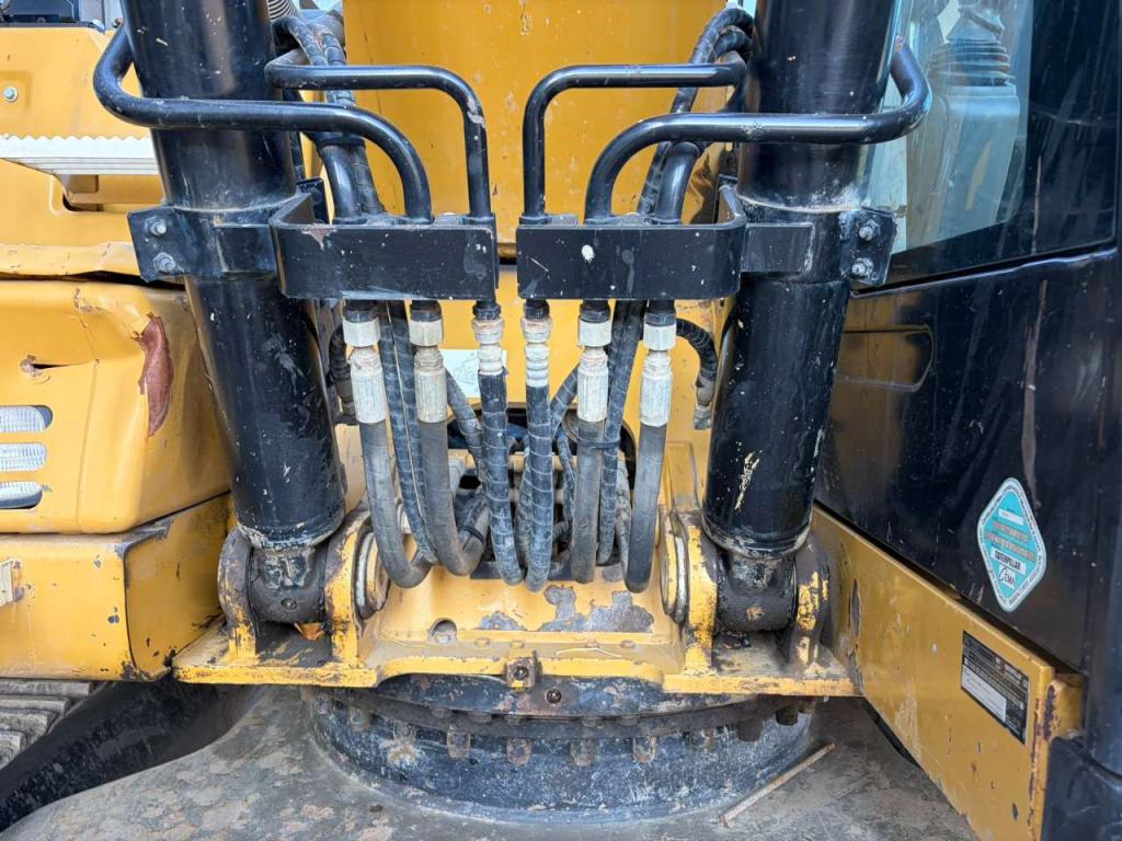 Caterpillar 320FL Photo 10