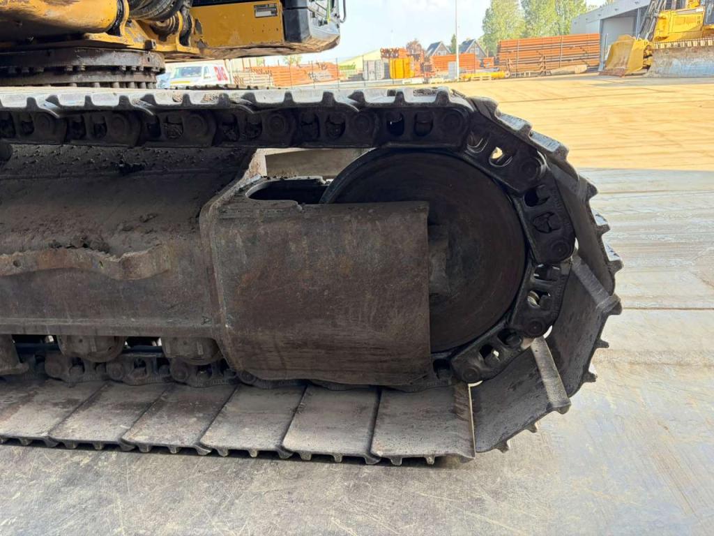 Caterpillar 320FL Photo 16