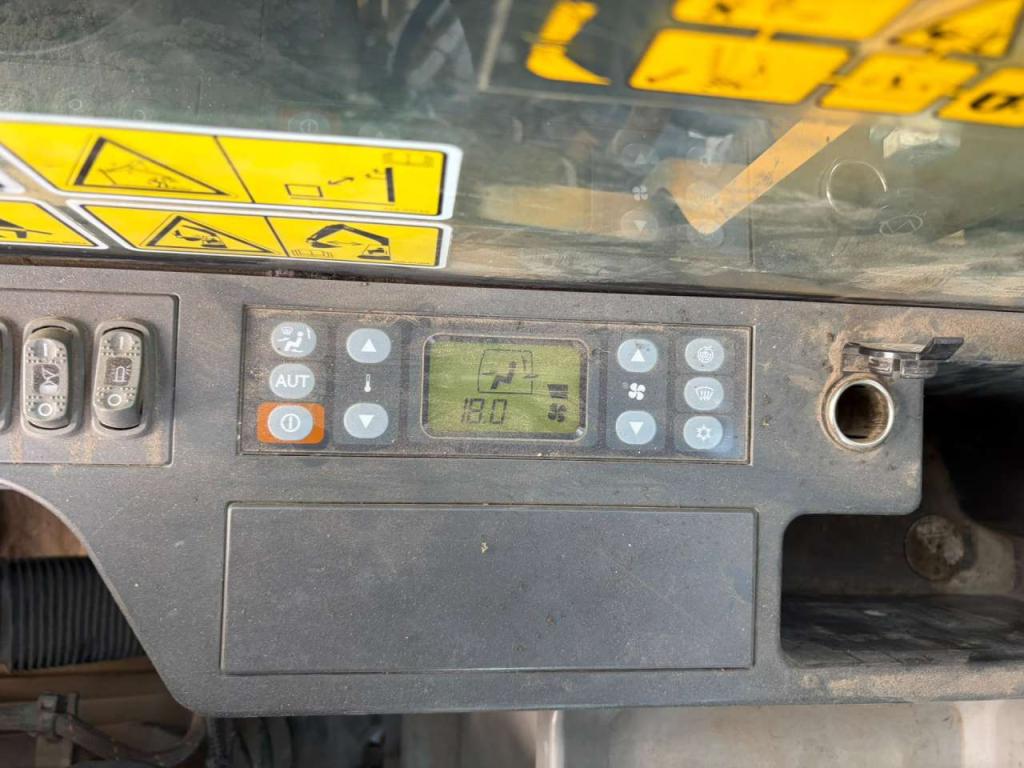 Caterpillar 320FL Photo 26