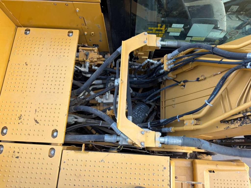 Caterpillar 320FL Photo 28