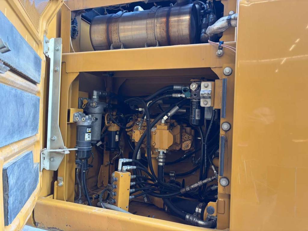Caterpillar 320FL Photo 29