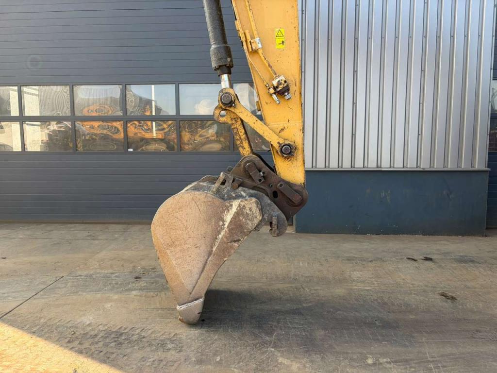 Caterpillar 320FL Photo 9